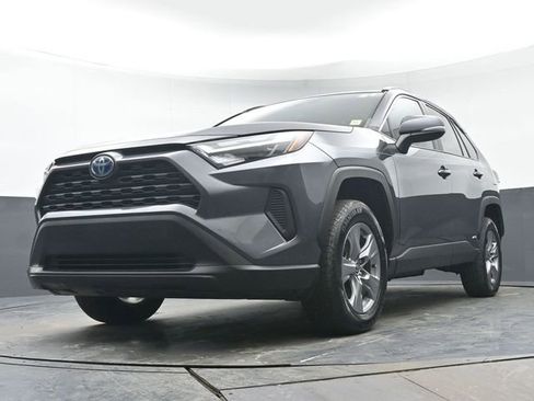 Used 2022 Toyota RAV4 XLE image 30