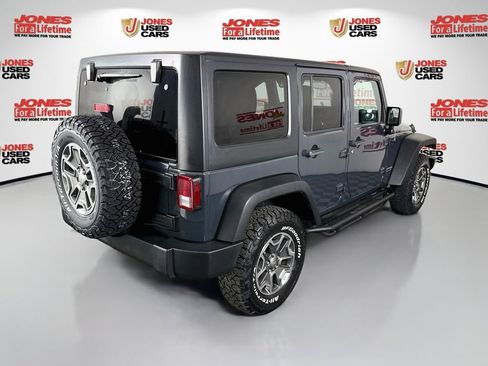 Used 2018 Jeep Wrangler Unlimited Rubicon w/ Connectivity Group AWD/4WD image 13