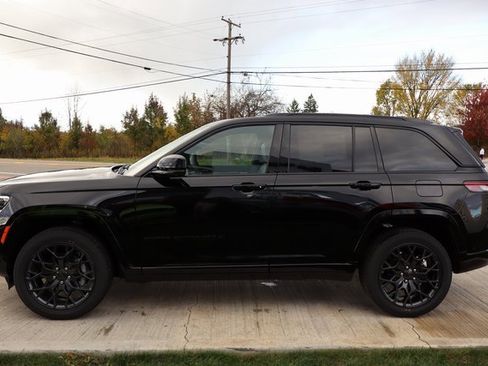 New 2025 Jeep Grand Cherokee Summit w/ Obsidian Package image 29