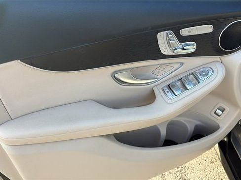 Used 2022 Mercedes-Benz GLC 300 image 21