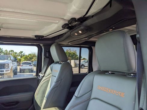 Used 2024 Jeep Gladiator Mojave w/ Technology Group image 22