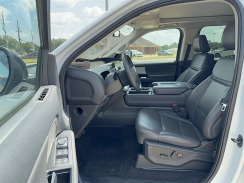 Used 2025 Ford Expedition Active RWD image 8