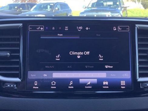 Certified 2025 Chrysler Pacifica Select FWD image 27