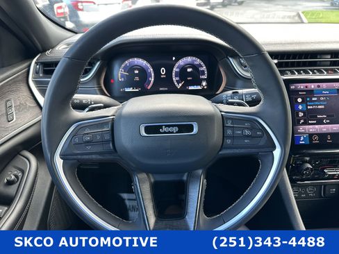 Used 2024 Jeep Grand Cherokee Limited image 18