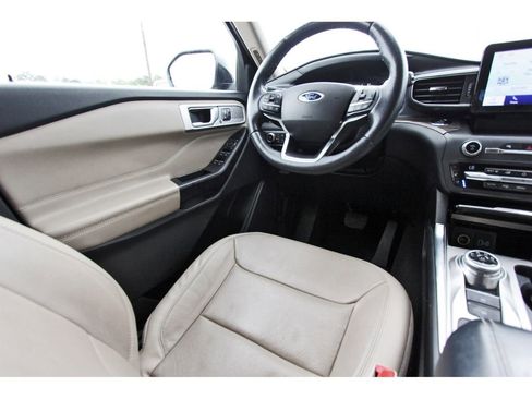 Used 2020 Ford Explorer Limited w/ Class III Trailer Tow Package image 11