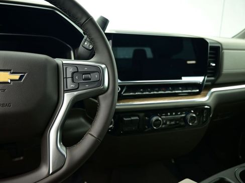 Used 2024 Chevrolet Silverado 1500 LT image 18