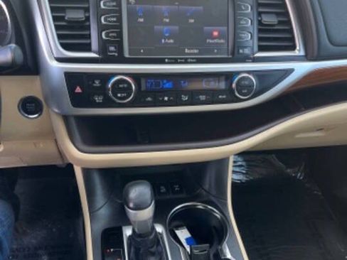 Used 2018 Toyota Highlander Limited Platinum AWD/4WD image 13