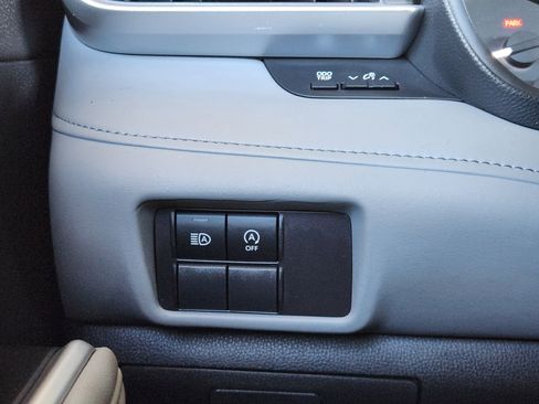 Used 2023 Toyota Highlander L image 23