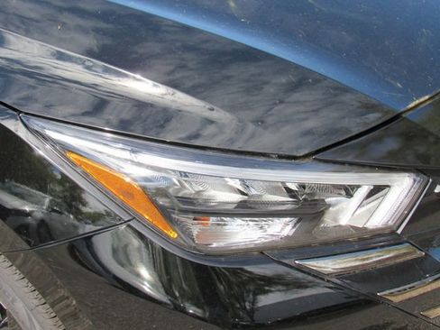 New 2025 Nissan Versa SR w/ Trunk Package image 8