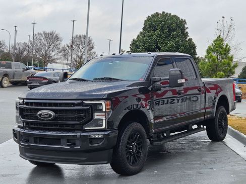Used 2022 Ford F250 Lariat w/ Black Appearance Package image 3