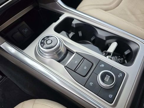Used 2020 Ford Explorer Platinum w/ Premium Technology Package AWD/4WD image 12