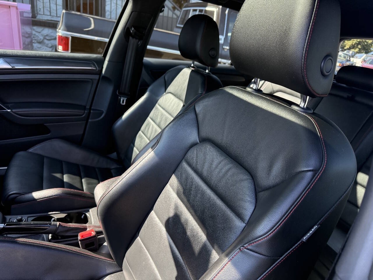 Used 2018 Volkswagen GTI SE FWD image 15