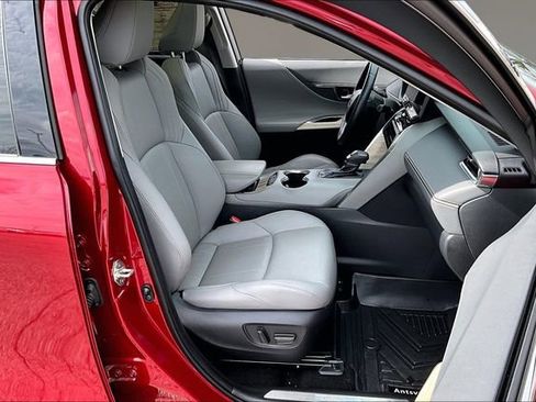 Used 2024 Toyota Venza Limited image 26