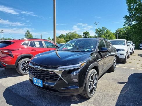 New 2026 Chevrolet Trax RS FWD image 1
