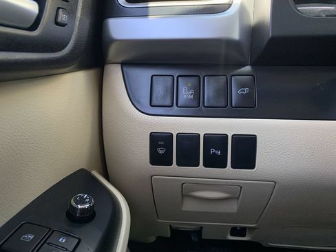 Used 2016 Toyota Highlander Limited AWD/4WD image 17