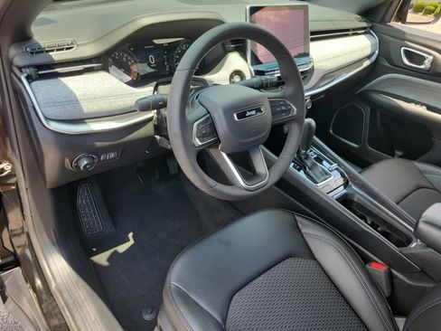Used 2024 Jeep Compass Latitude AWD/4WD image 4