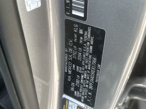 Used 2024 Kia Forte LXS w/ LXS Technology Package FWD image 17