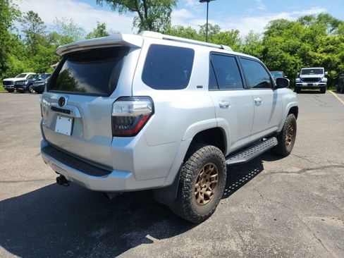 Used 2018 Toyota 4Runner SR5 AWD/4WD image 7