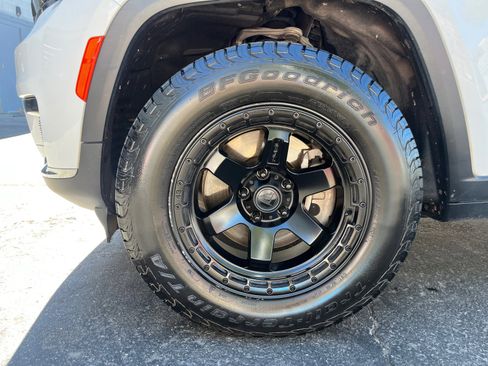 Used 2021 Jeep Grand Cherokee L Laredo w/ Luxury Tech Group I image 10