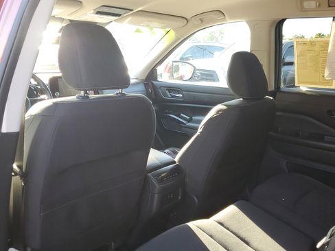 Certified 2022 Nissan Pathfinder SV image 13