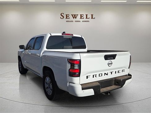 Used 2024 Nissan Frontier SV w/ SV Convenience Package image 3