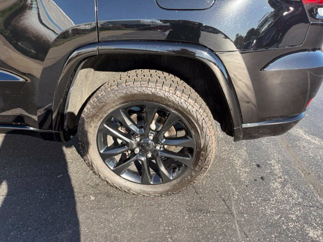 Used 2020 Jeep Grand Cherokee Altitude AWD/4WD image 5