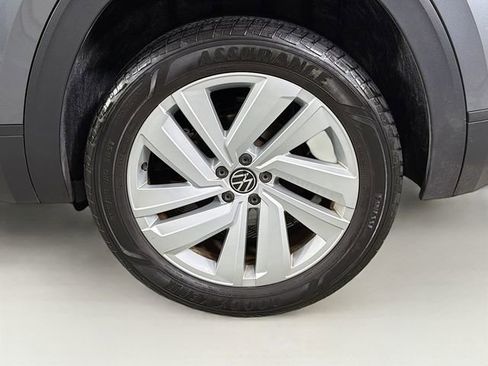 Used 2023 Volkswagen Atlas Cross Sport SE FWD image 30