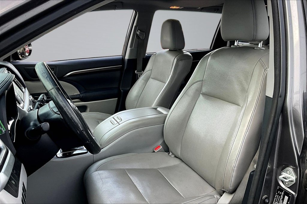 Used 2015 Toyota Highlander Limited AWD/4WD image 17
