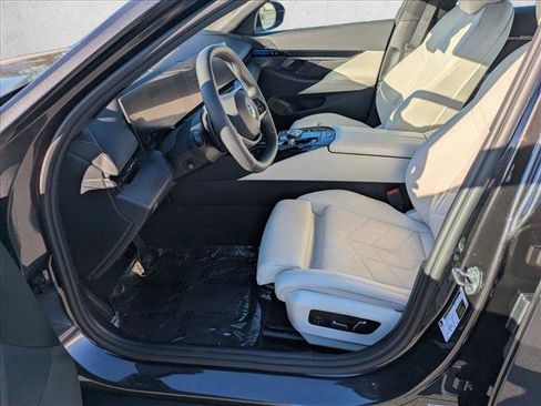 Certified 2024 BMW 530i w/ Convenience Package image 17