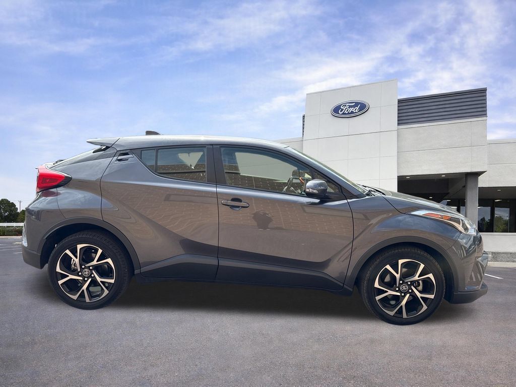 Used 2019 Toyota C-HR XLE FWD image 10