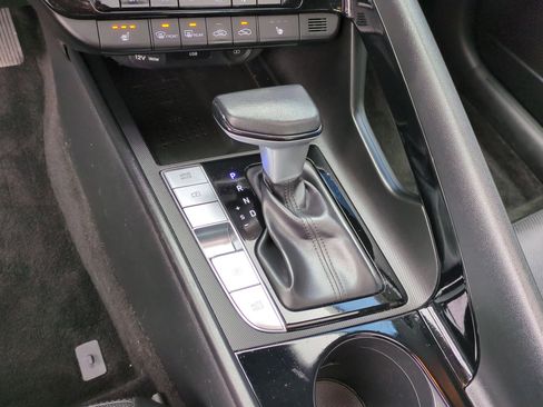 Used 2023 Hyundai Elantra Limited image 16