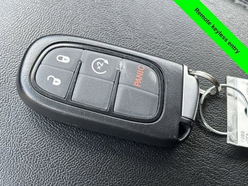 Used 2021 Jeep Cherokee Latitude Lux image 24