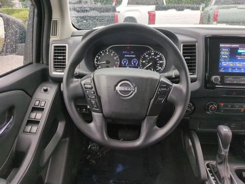 Used 2022 Nissan Frontier SV AWD/4WD image 15