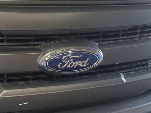 Used 2015 Ford F150 Lariat w/ Equipment Group 502A Luxury AWD/4WD image 15
