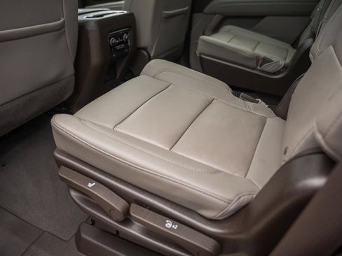 Used 2022 Chevrolet Tahoe LT w/ LT Signature Package AWD/4WD image 35
