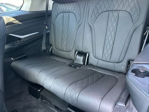 Used 2025 BMW X7 xDrive40i AWD/4WD image 14