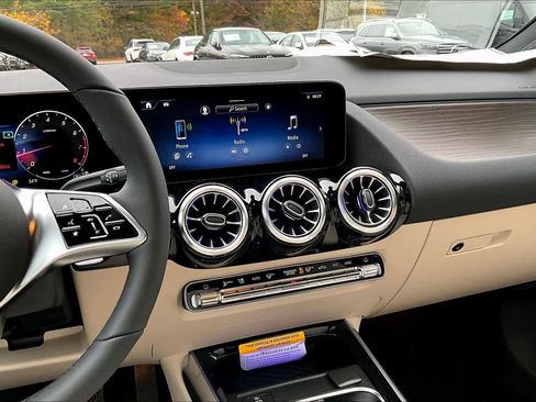 New 2026 Mercedes-Benz GLA 250 4MATIC image 9