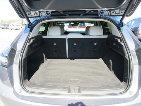 Used 2022 Buick Envision Avenir w/ Technology Package II image 36