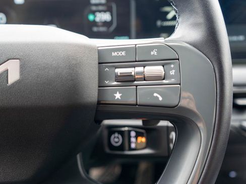 Certified 2024 Kia EV9 GT-Line AWD/4WD image 24