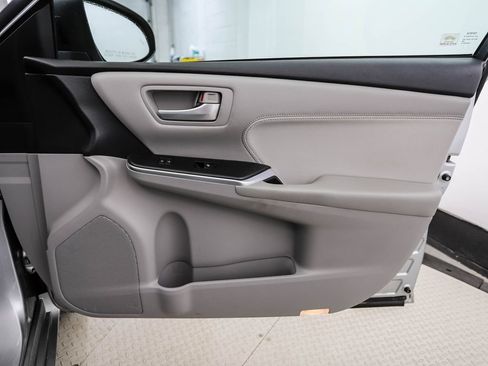 Used 2015 Toyota Camry XLE w/ Moonroof Package FWD image 28