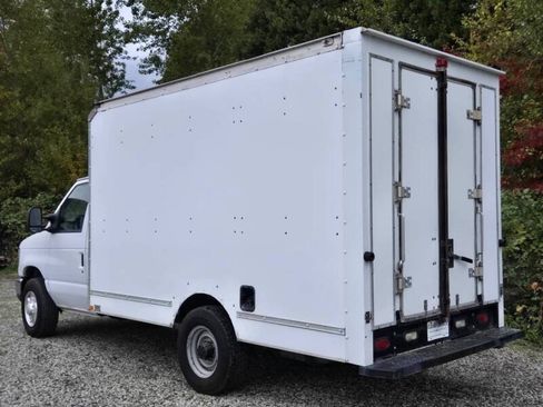 Used 2015 Ford E-350 and Econoline 350 Super Duty w/ Power Windows & Locks Group RWD image 10
