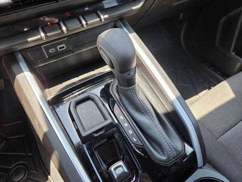 Used 2025 Chevrolet Colorado W/T RWD image 27