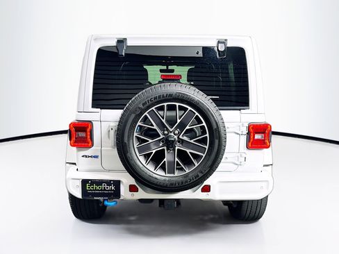 Used 2023 Jeep Wrangler Unlimited Sahara AWD/4WD image 7