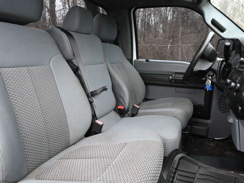 Used 2016 Ford F550 2WD Regular Cab Super Duty image 12