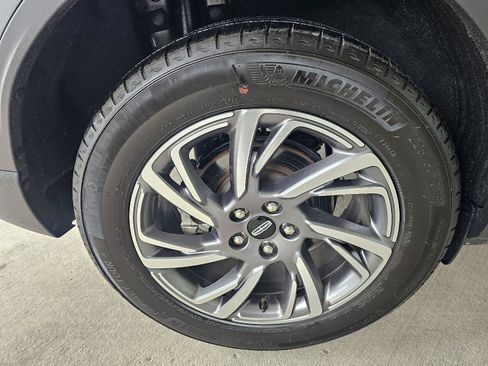 Used 2025 Lincoln Corsair AWD w/ Equipment Group 101A image 10