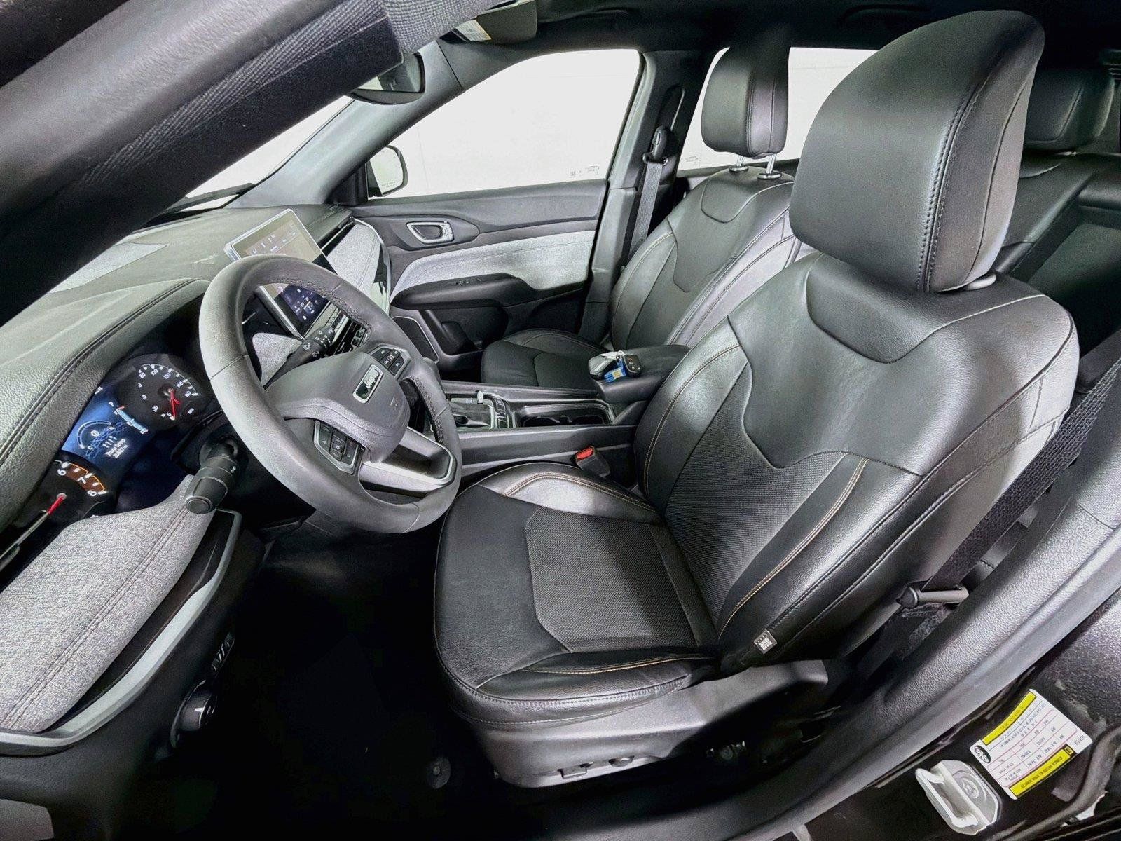 Used 2023 Jeep Compass Latitude w/ Sun and Sound Group AWD/4WD image 2