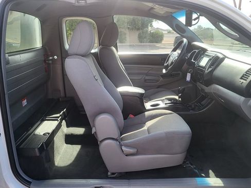 Used 2015 Toyota Tacoma 2WD Access Cab image 25