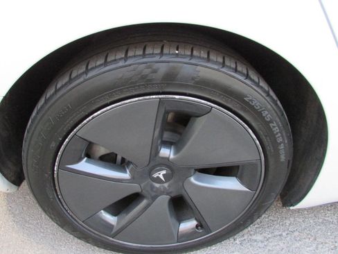 Used 2021 Tesla Model 3 Standard Range Plus image 45