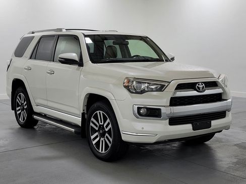 Used 2017 Toyota 4Runner Limited AWD/4WD image 2