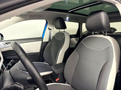 Used 2025 Volkswagen Taos SE w/ Panoramic Sunroof Package AWD/4WD image 21